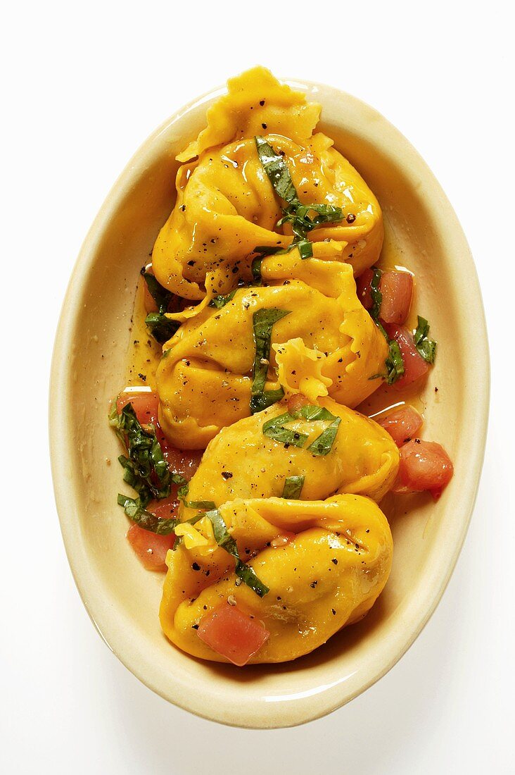 Tortellini with tomatoes and basil