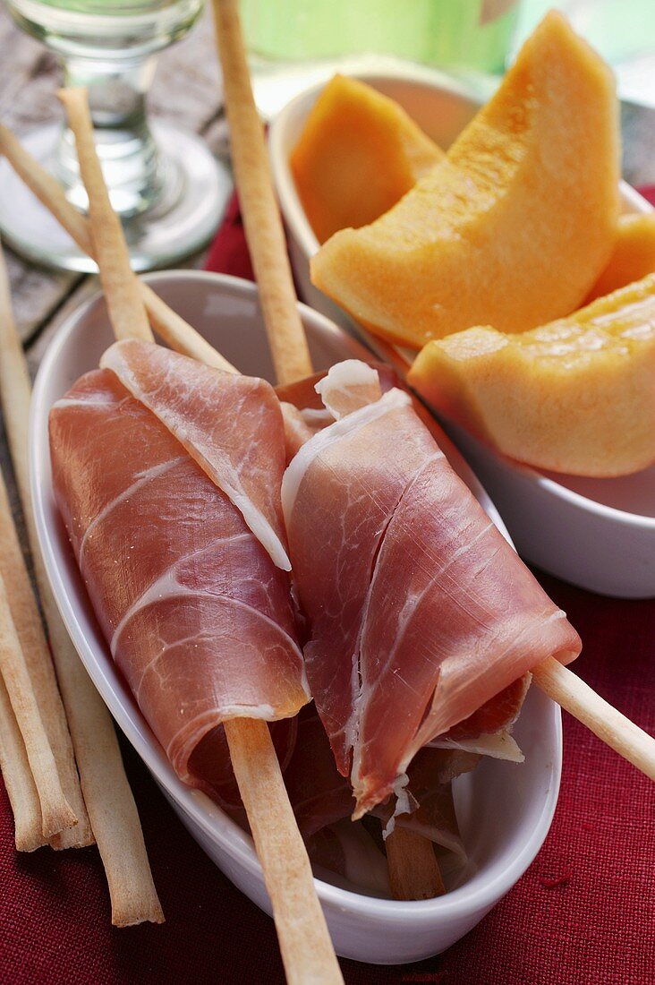 Parma ham with grissini; melon