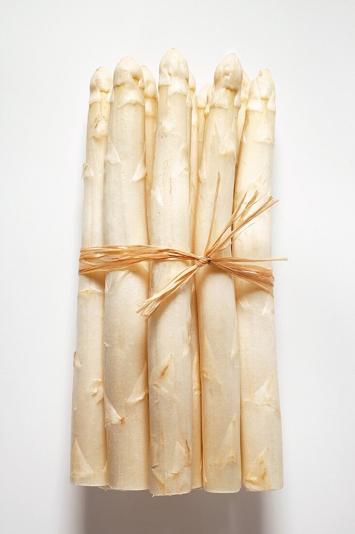 Bundle of white asparagus