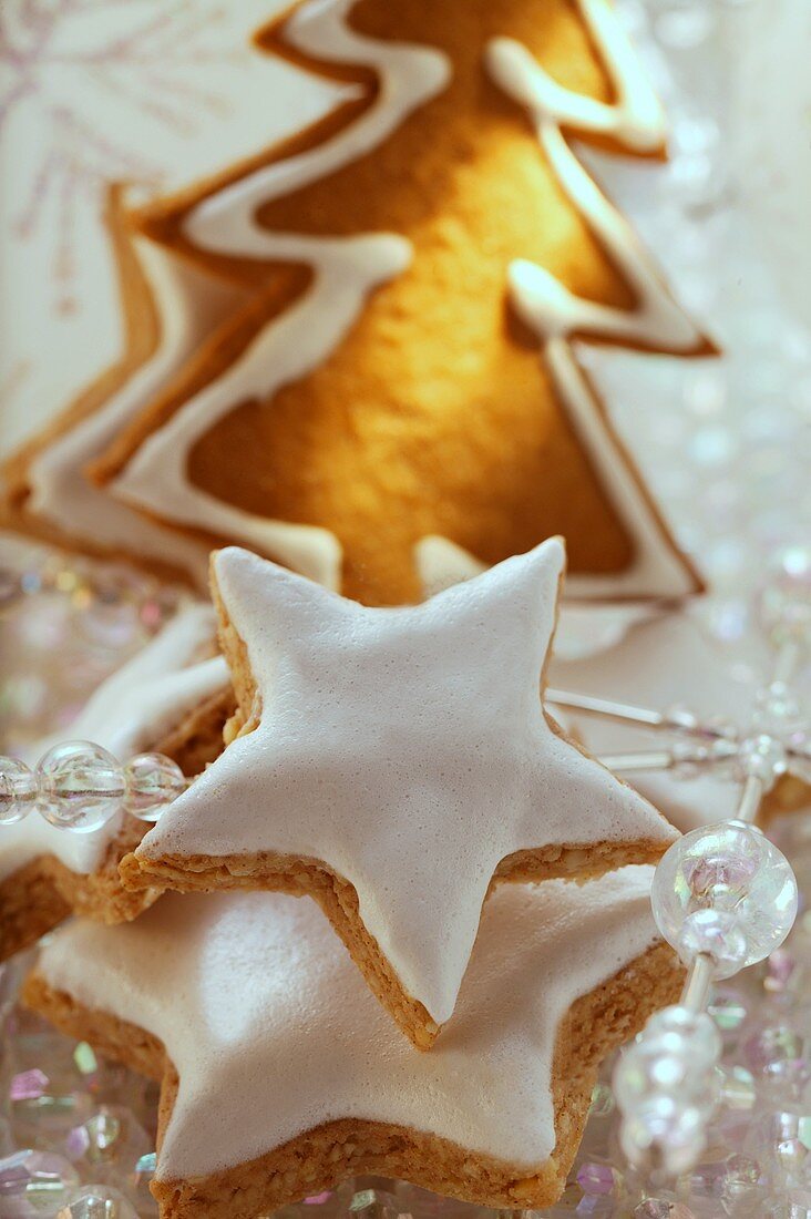 Cinnamon stars and gingerbread fir tree