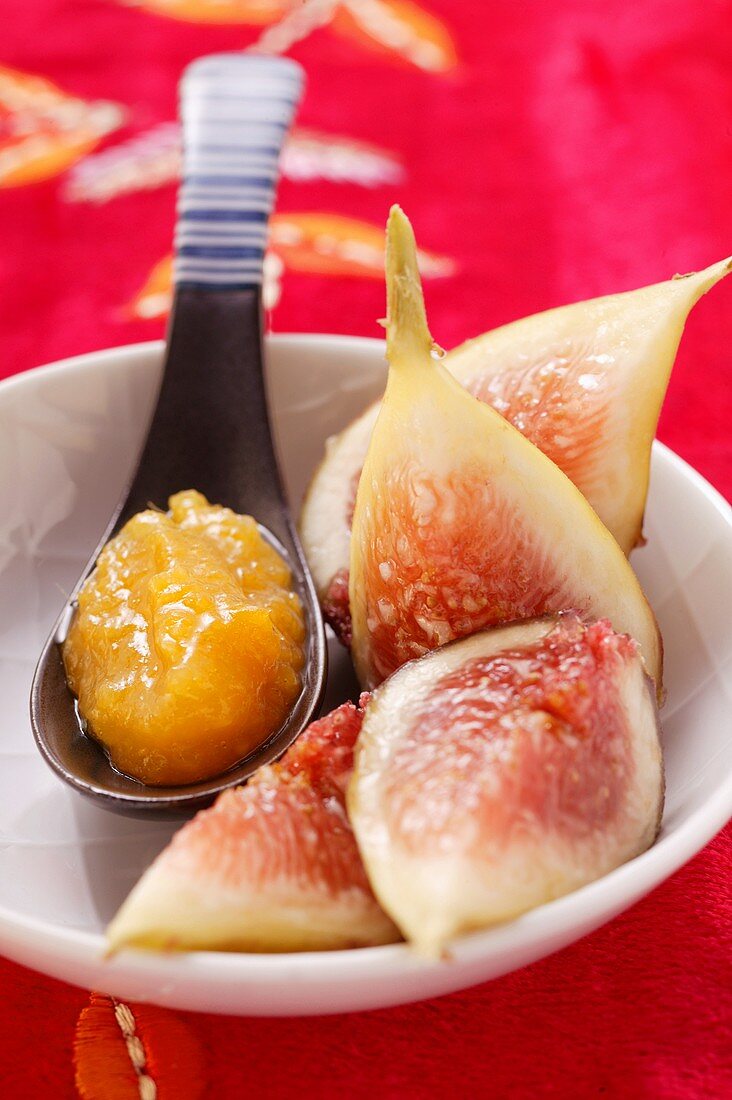 Figs with a spoonful of mango sauce