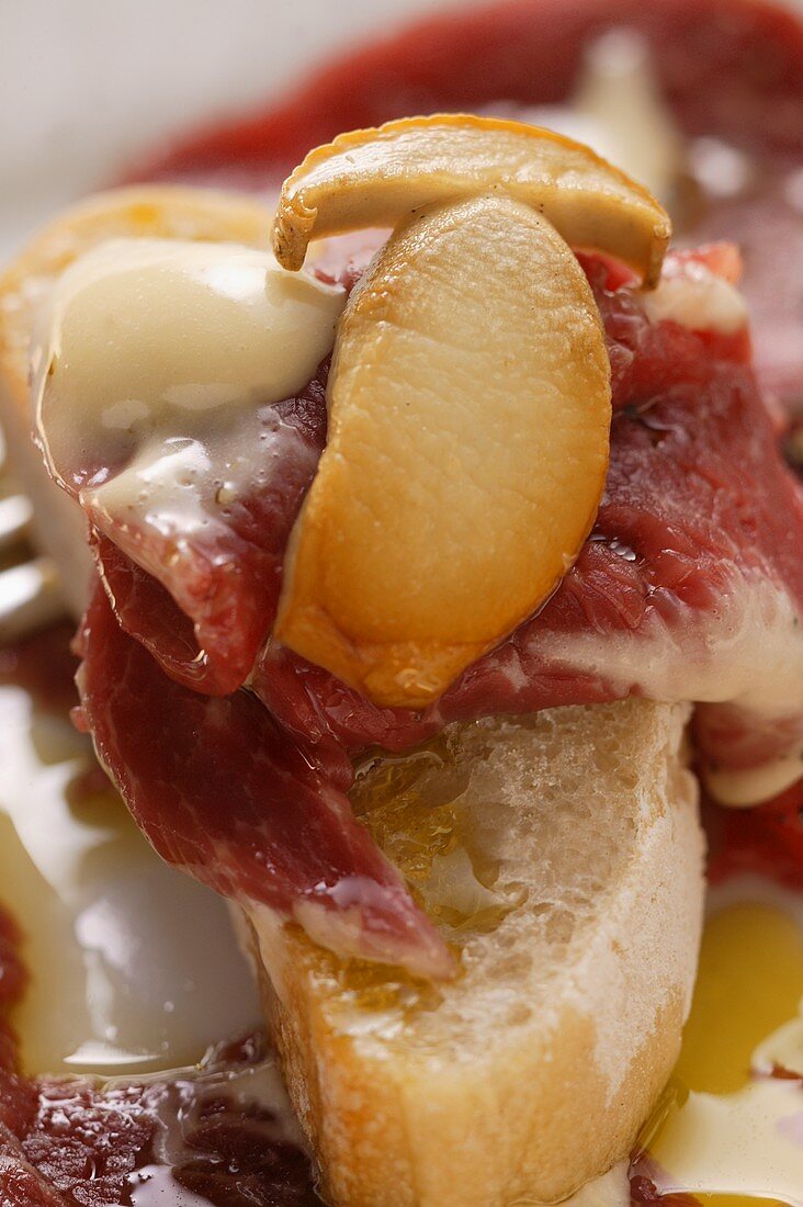 Toast with beef carpaccio, mayonnaise and cep