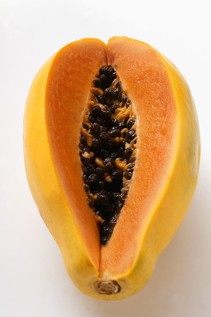 Frische Papaya, angeschnitten