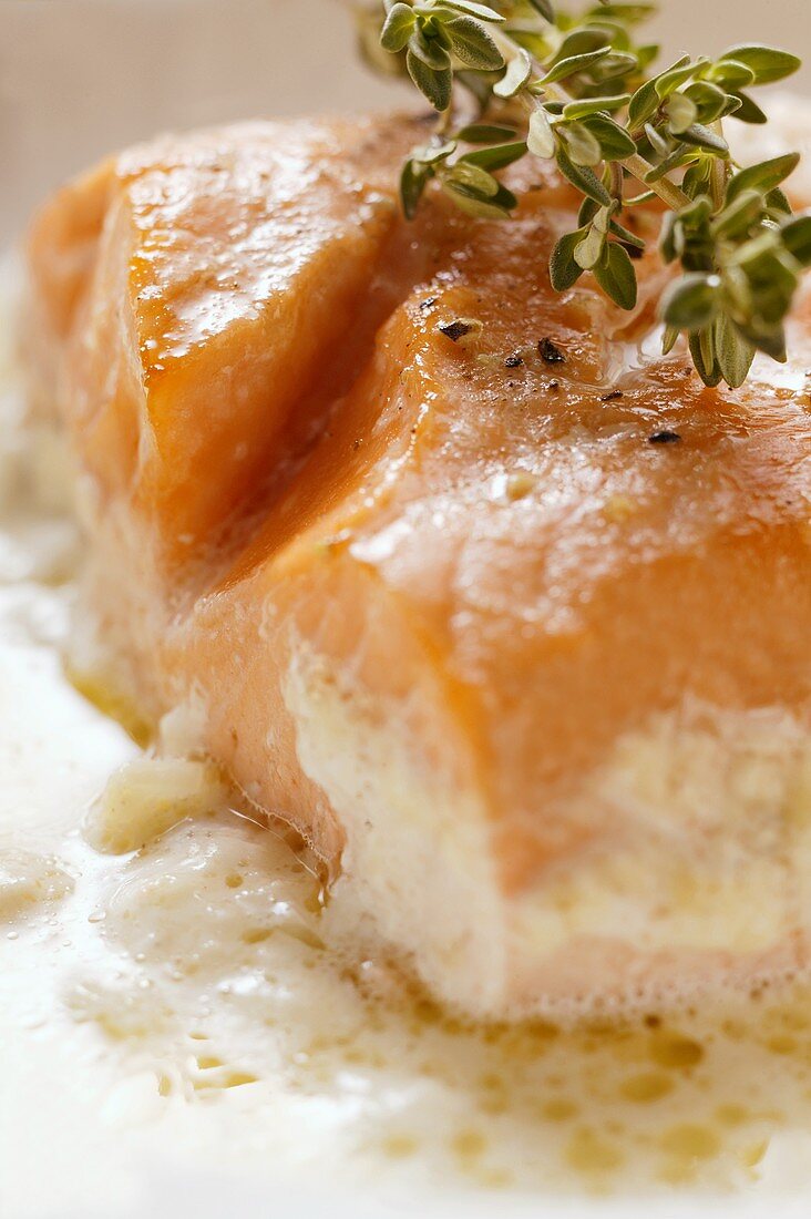 Salmon fillet in cream sauce with thyme