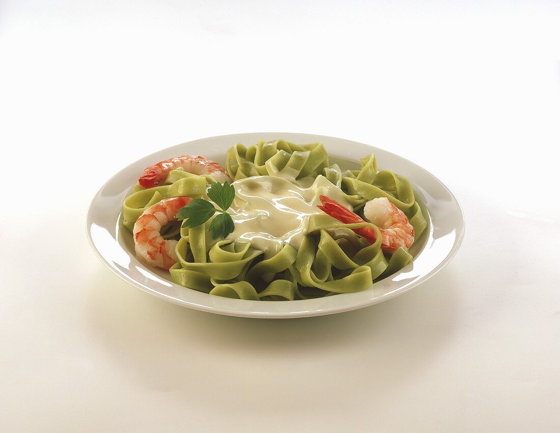 Green tagliatelle with shrimps and white sauce