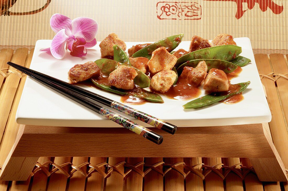 Chicken fillet with mangetout (Asia)