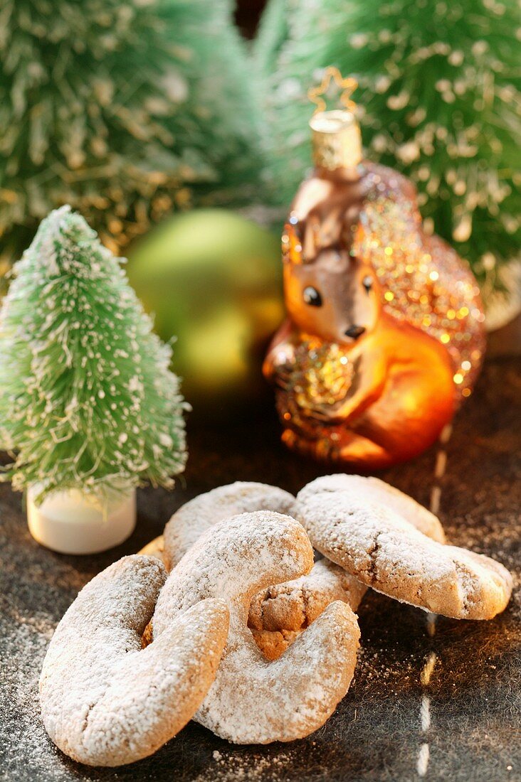 Vanilla crescents and Christmas decorations