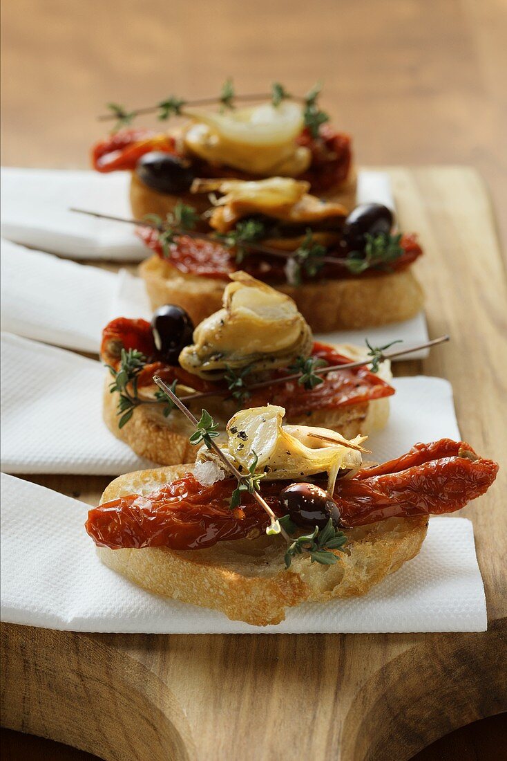 Crostini with seafood and dried tomatoes