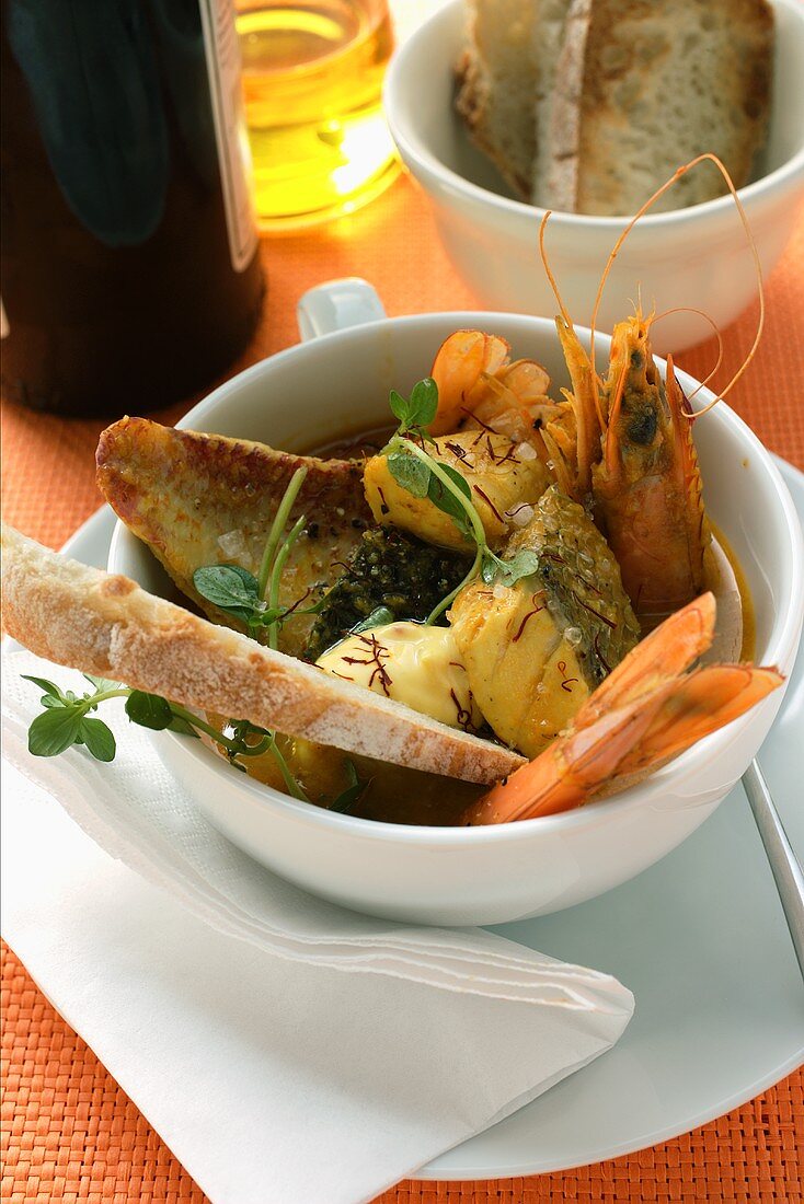 Bouillabaisse with white bread