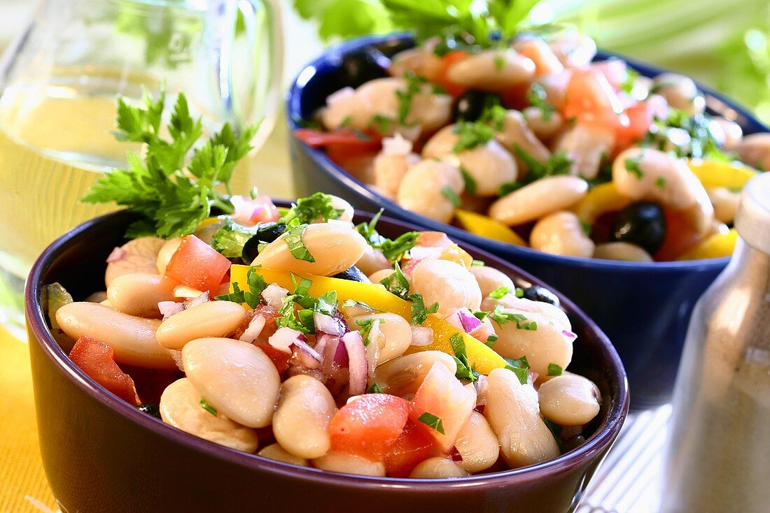 Bohnensalat mit Tomaten, Zwiebeln und Paprika