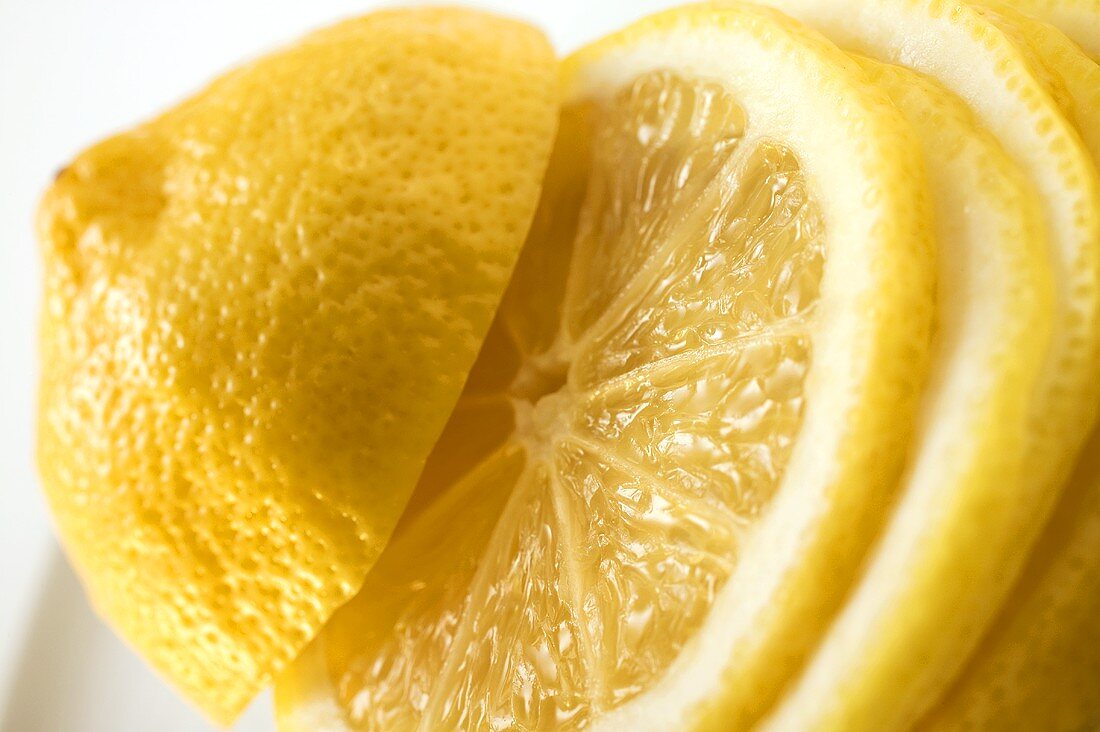 Zitrone, in Scheiben geschnitten (Nahaufnahme)