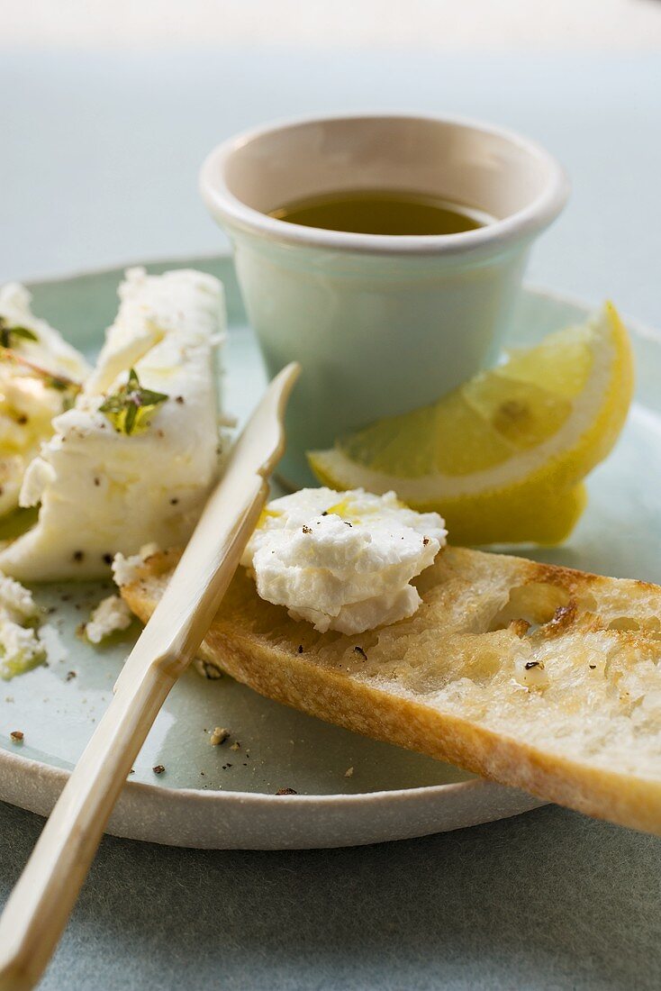 Crostini with sheep's cheese and olive oil