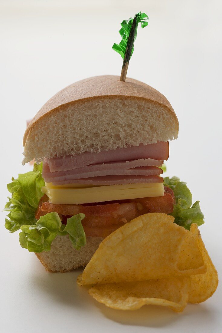 Halbes Sub-Sandwich mit Spiesschen, Chips