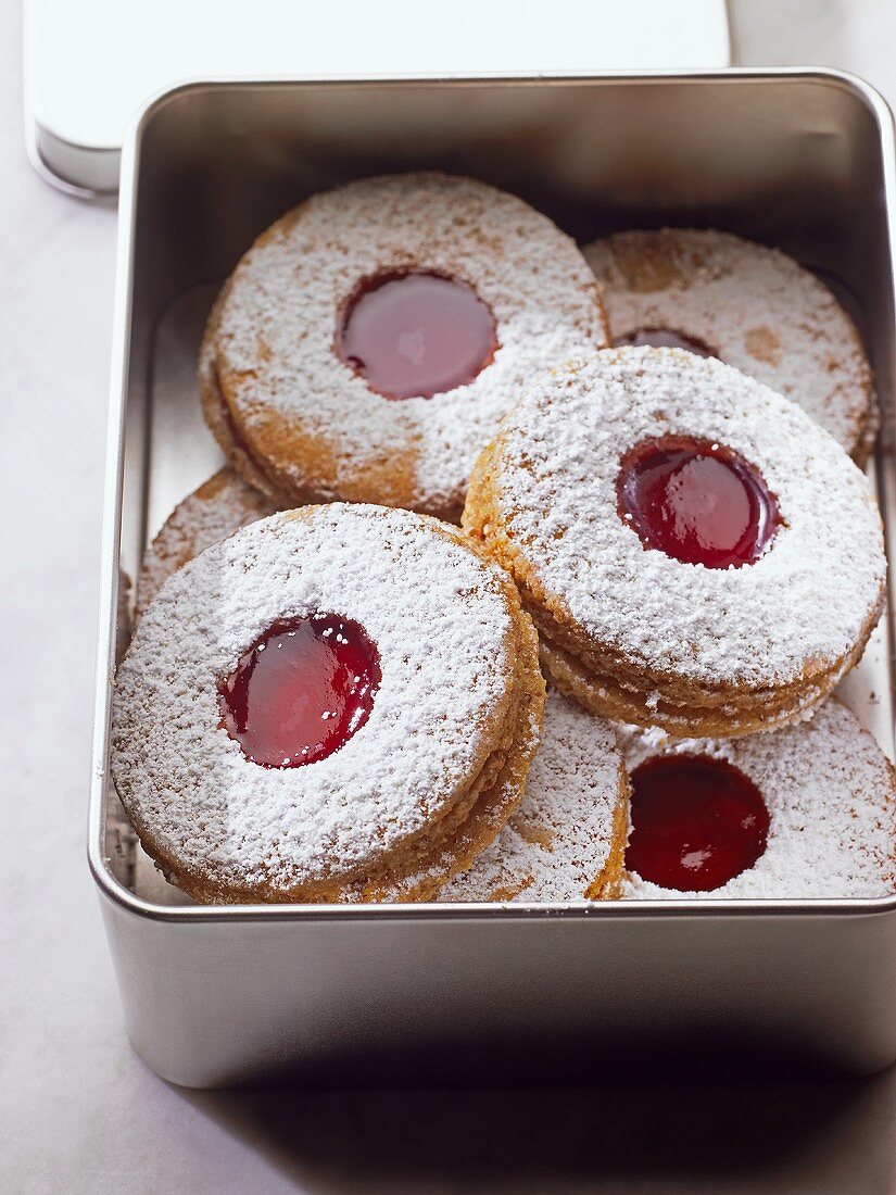 Jam biscuits with icing sugar