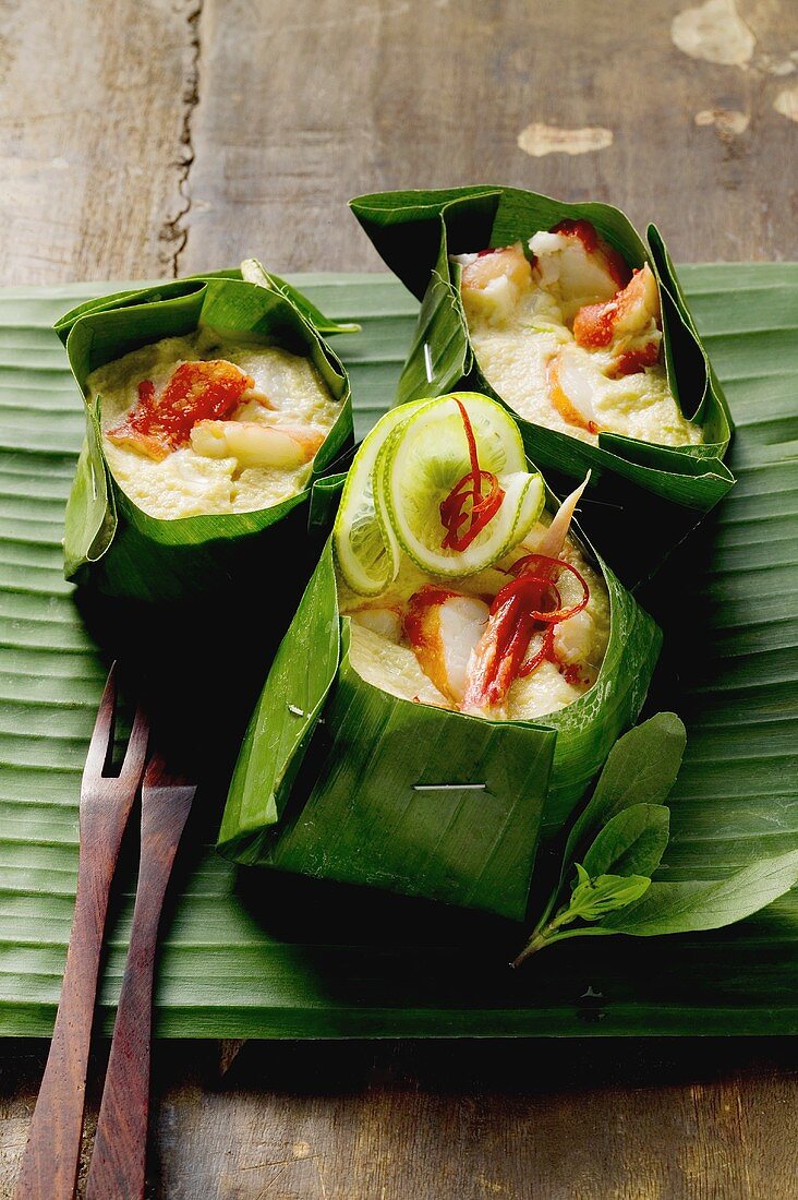 Crabmeat mit Kokossauce im Bananenblatt