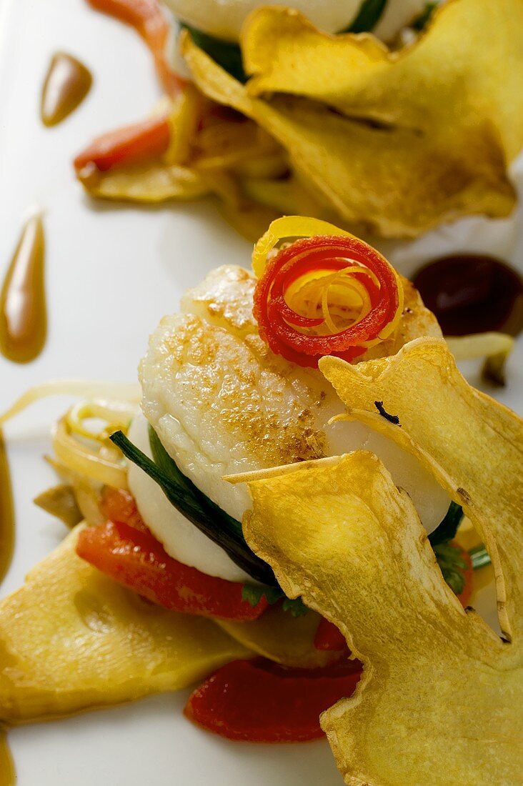 Scallops with deep-fried ginger (close-up)