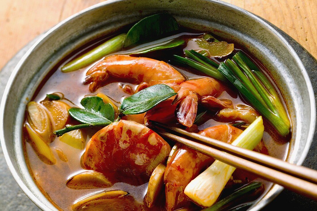 Shrimp soup with spring onions (Thailand)