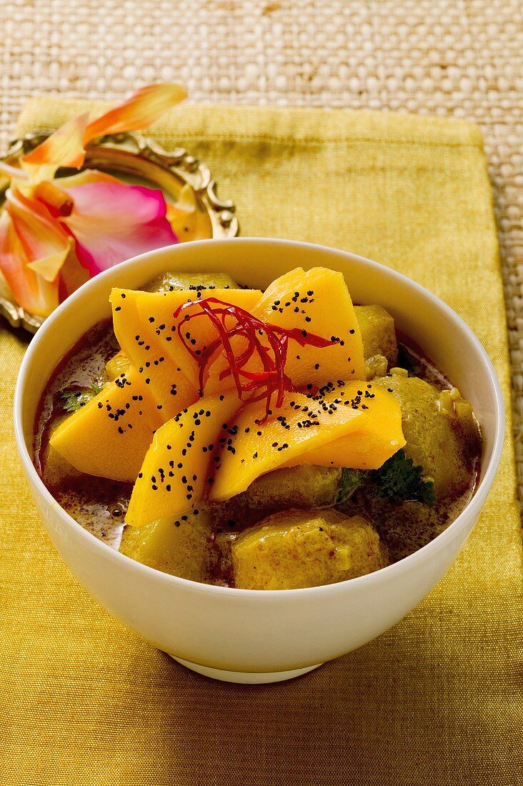 Potato curry with mango and poppy seeds (India)