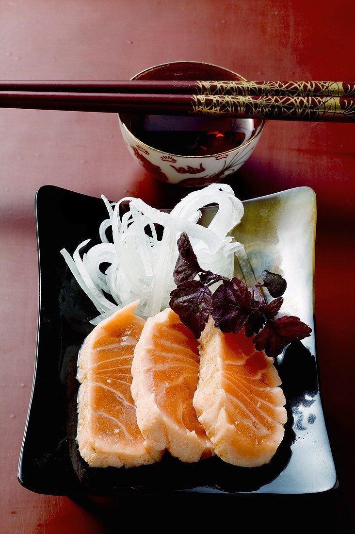 Salmon sashimi with radish (Japan)