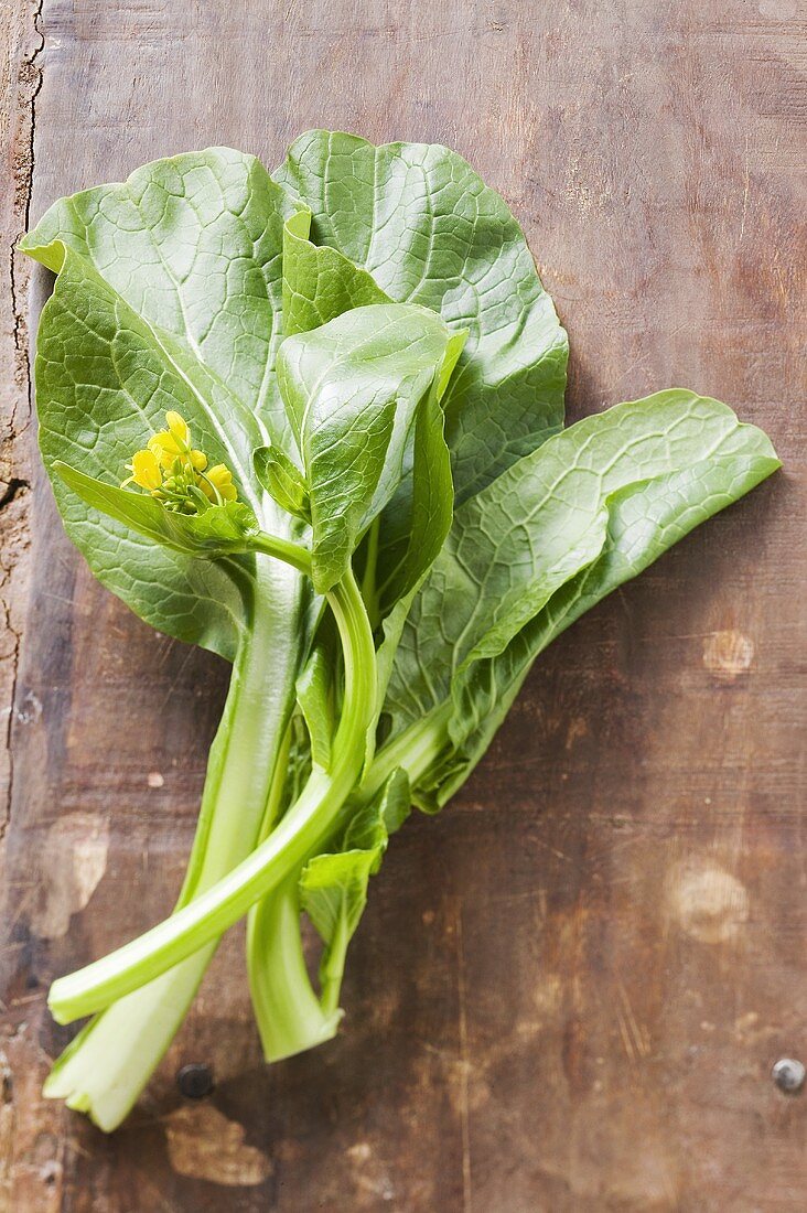 Choisum (asiatischer Blattkohl) mit Blüten