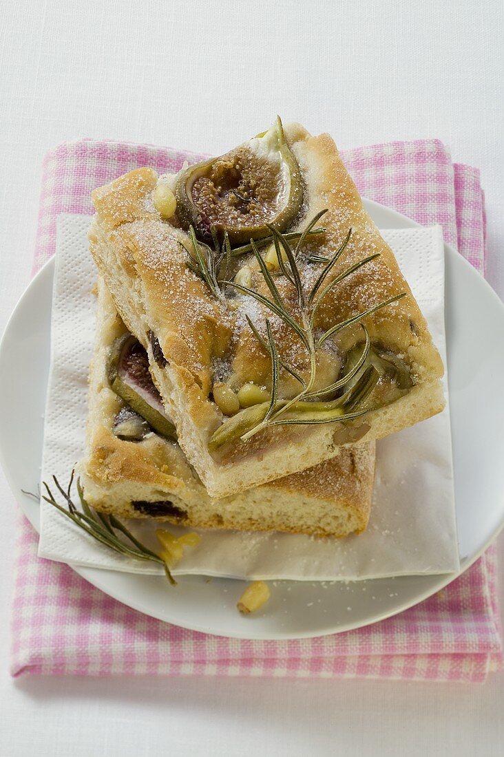 Focaccia mit Feigen, Rosmarin und Pinienkernen