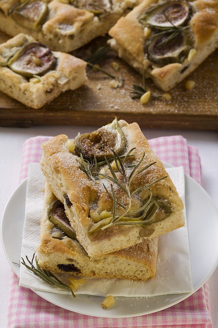 Focaccia mit Feigen, Rosmarin und Pinienkernen