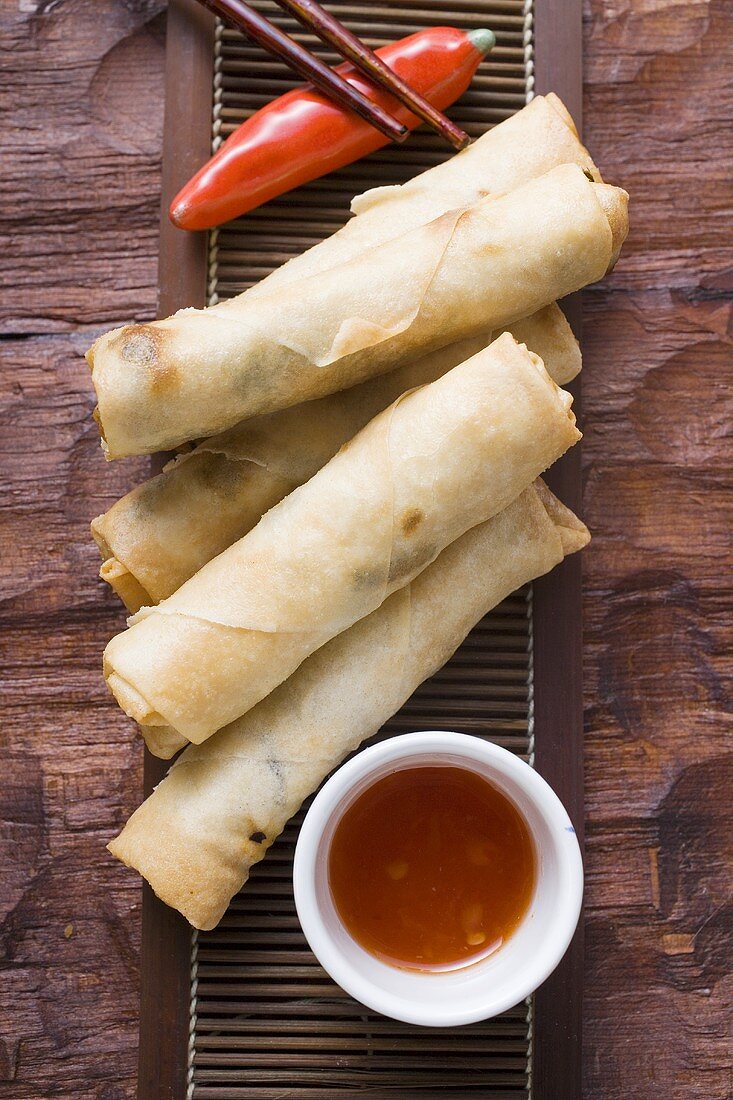 Spring rolls with chili sauce (Thailand)