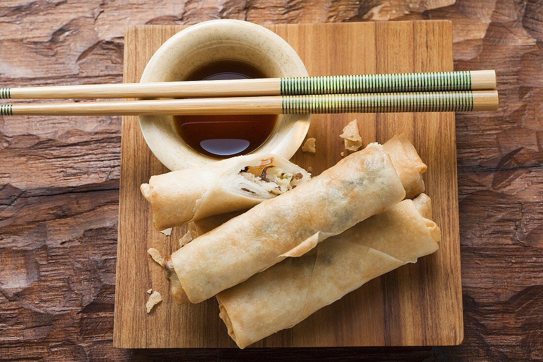 Frühlingsrollen mit Sojasauce (Thailand)