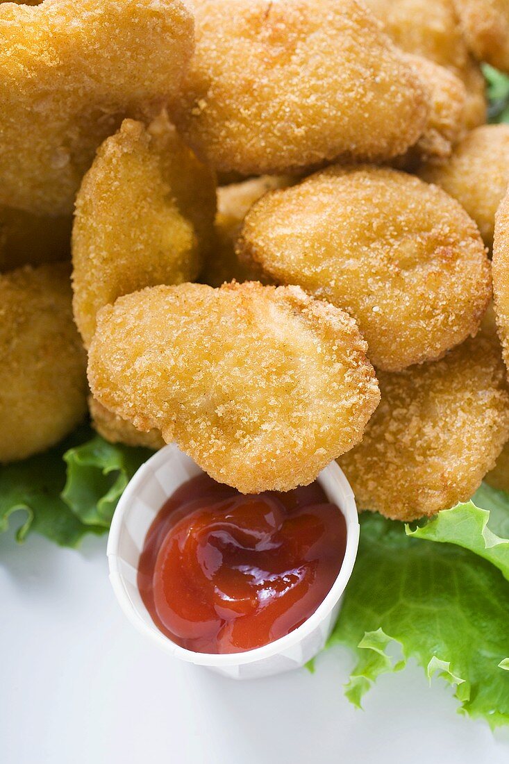 Chicken Nuggets mit Ketchup