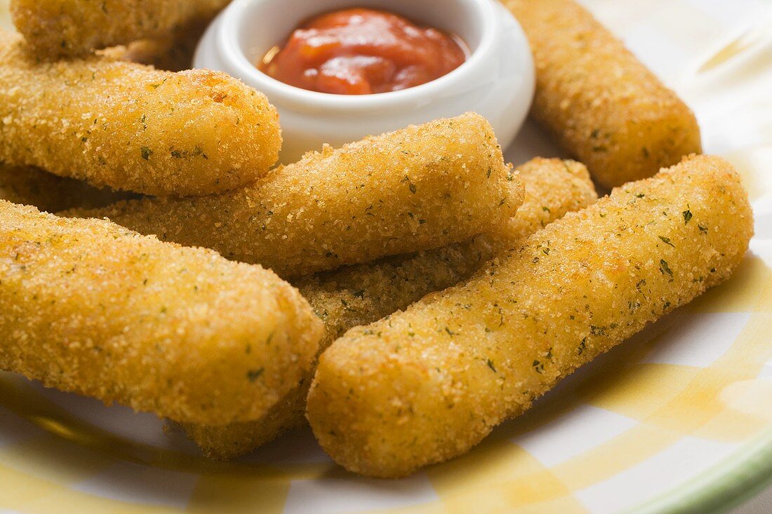 Mozzarella Sticks mit Sauce Marinara