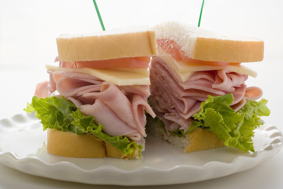 Ham, cheese and tomato sandwich (halved)