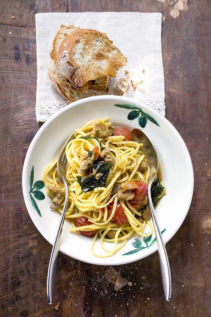 Linguine with veal and tomatoes