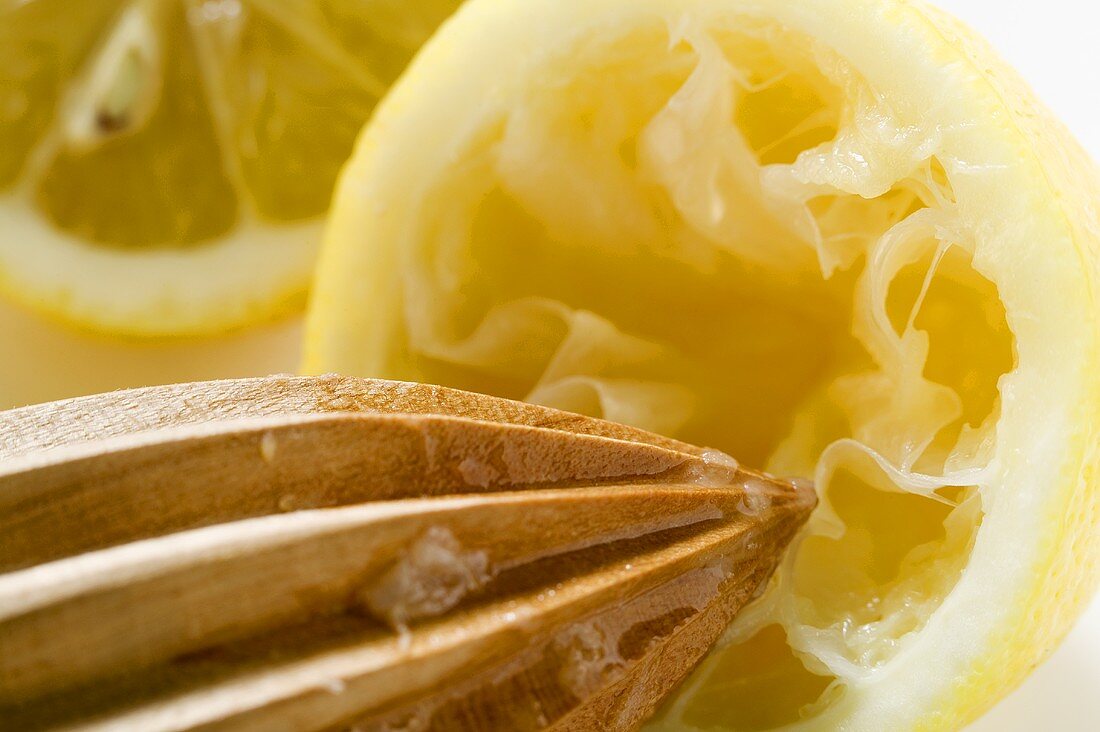 Lemons with wooden squeezer (close-up)