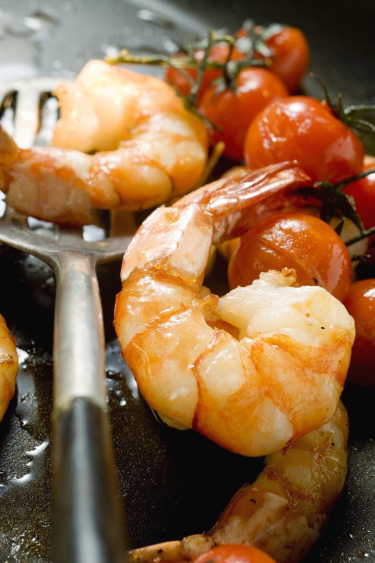 Fried shrimps with cherry tomatoes