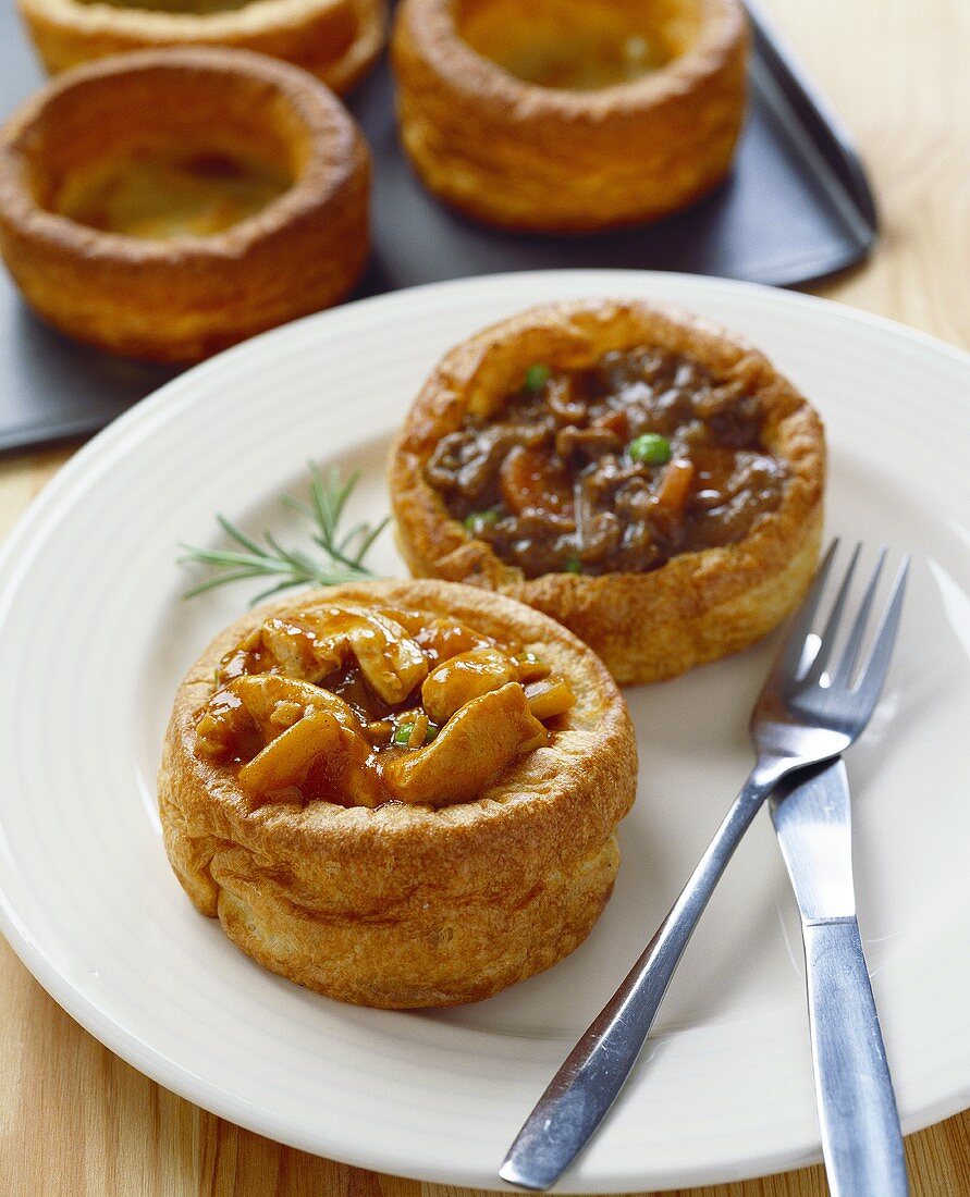 Vol-au-vents with chicken curry and with beef