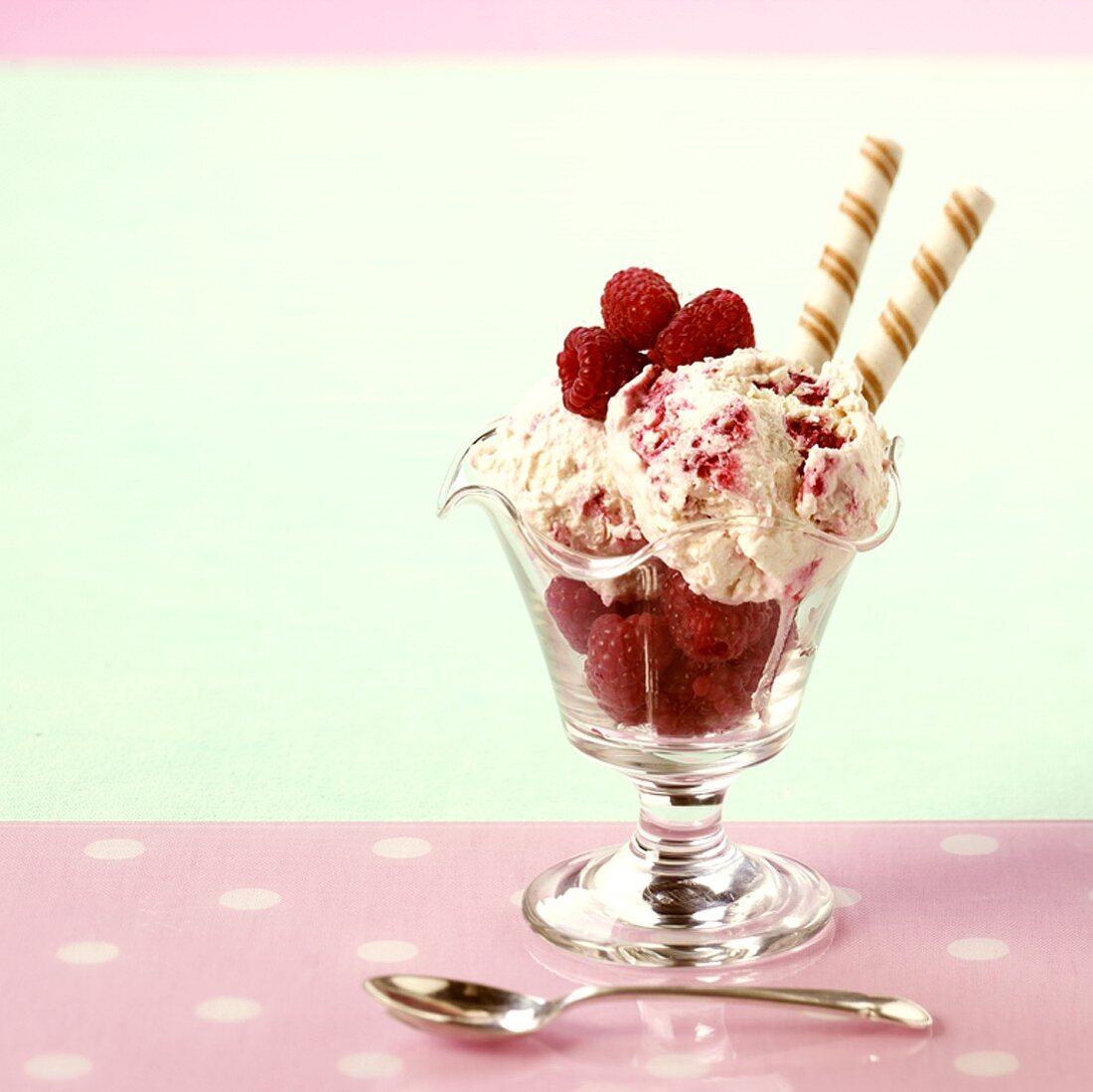 Mascarpone ice cream with raspberries