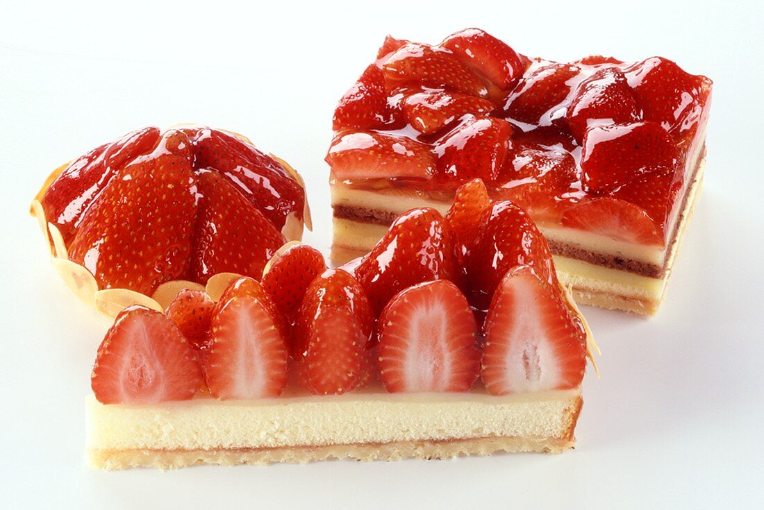 Strawberry slices and strawberry tarts