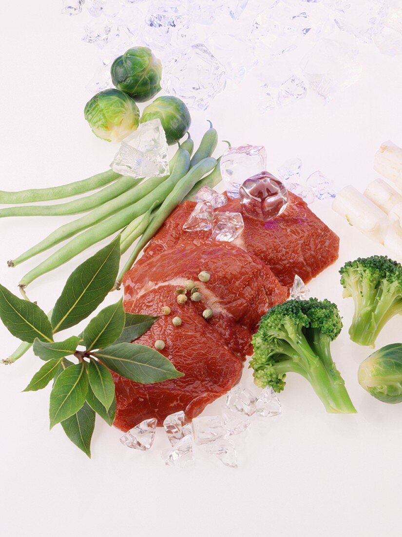 Beef sirloin with vegetables and ice cubes
