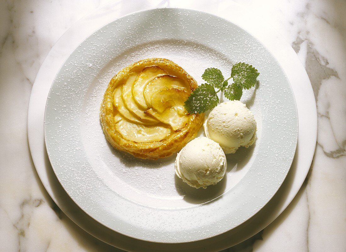 Small apple tart