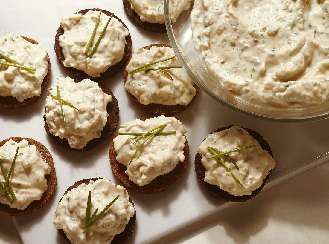 Pumpernickel mit Frischkäse