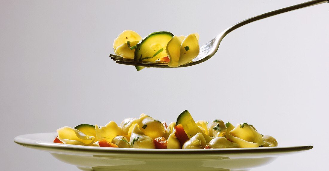 Conchiglie sposate (Nudeln mit Paprika & Zucchini, Italien)