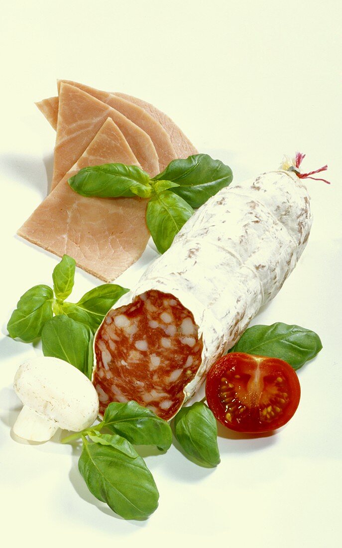 Salami, Kochschinken, Basilikum, Tomate, Champignon