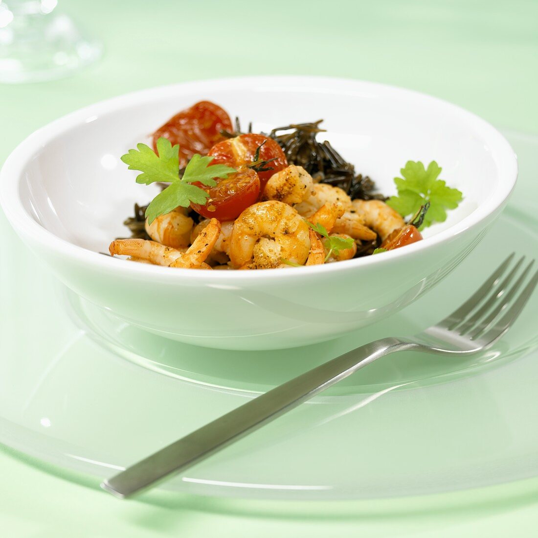 Shrimps with vegetables in a bowl