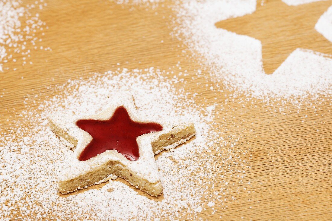Star-shaped jam biscuit