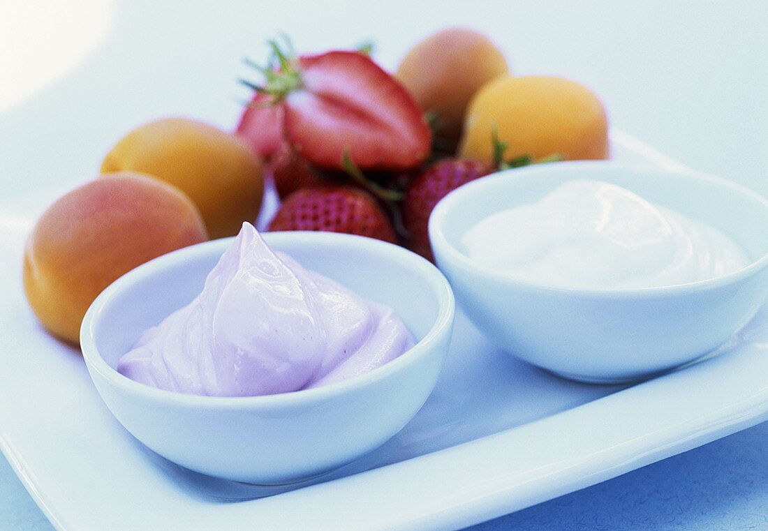 Yoghurt with fresh fruit