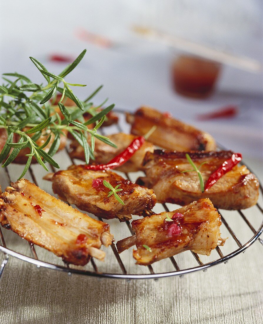 Grilled ribs with rosemary and chilli