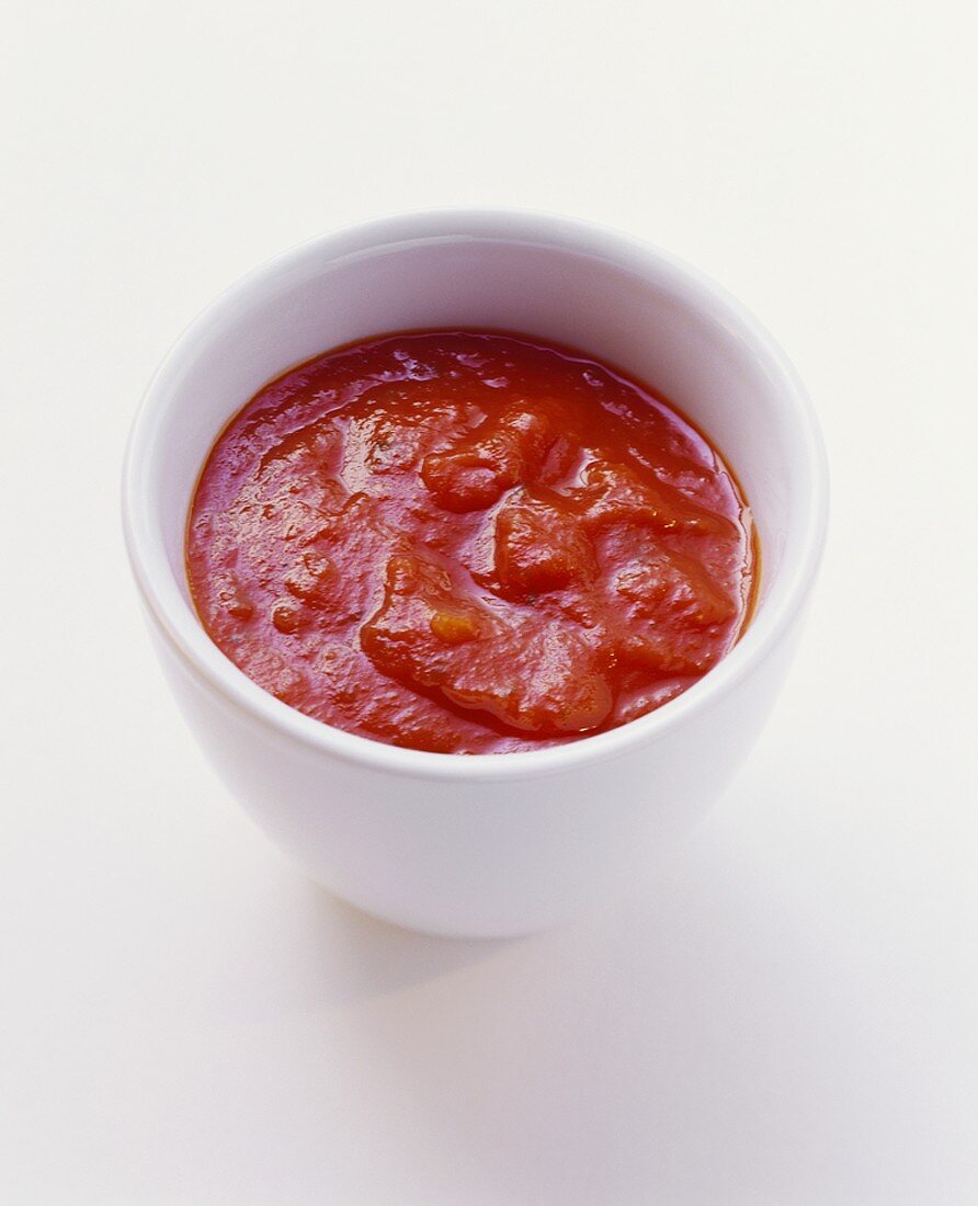 Schälchen mit Tomatensauce