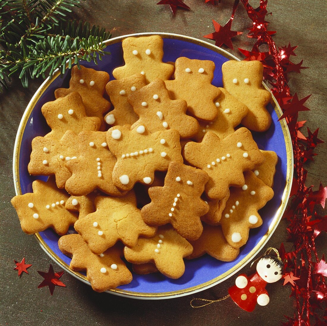 Braune Kuchen (biscuits) in the shape of bears