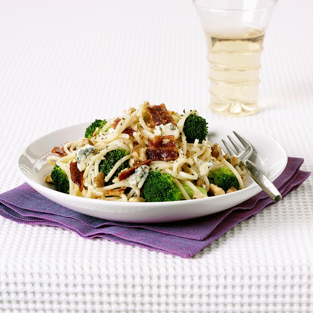 Spaghetti mit Brokkoli, Gorgonzola und gebratenem Speck