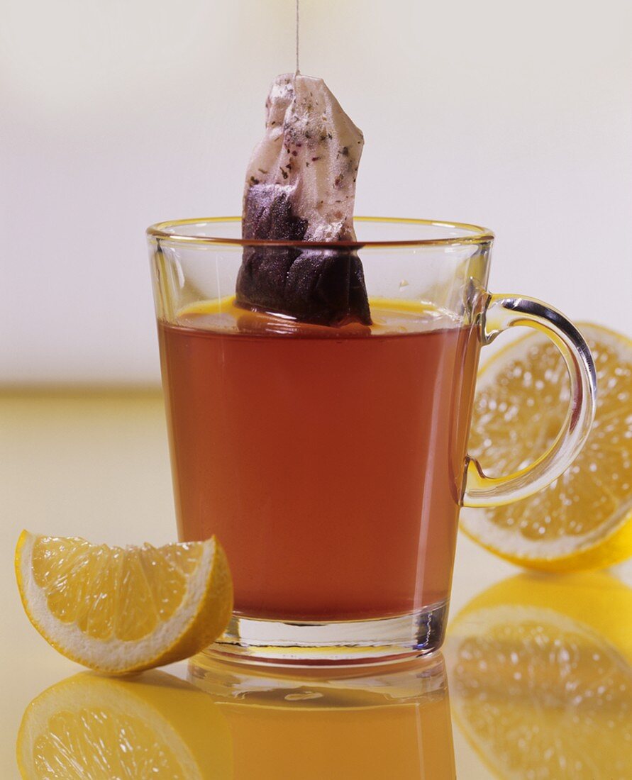 A glass of fruit tea with lemon